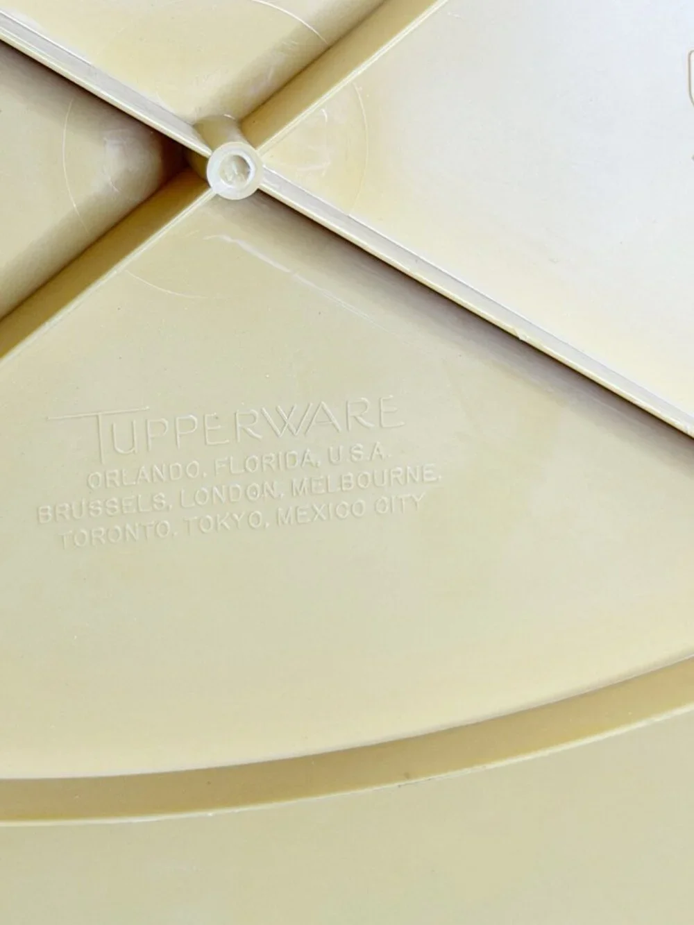 Tupperware Rectangular Fresh Fancy Cake Taker Carrier #622-623 Harvest Gold EUC